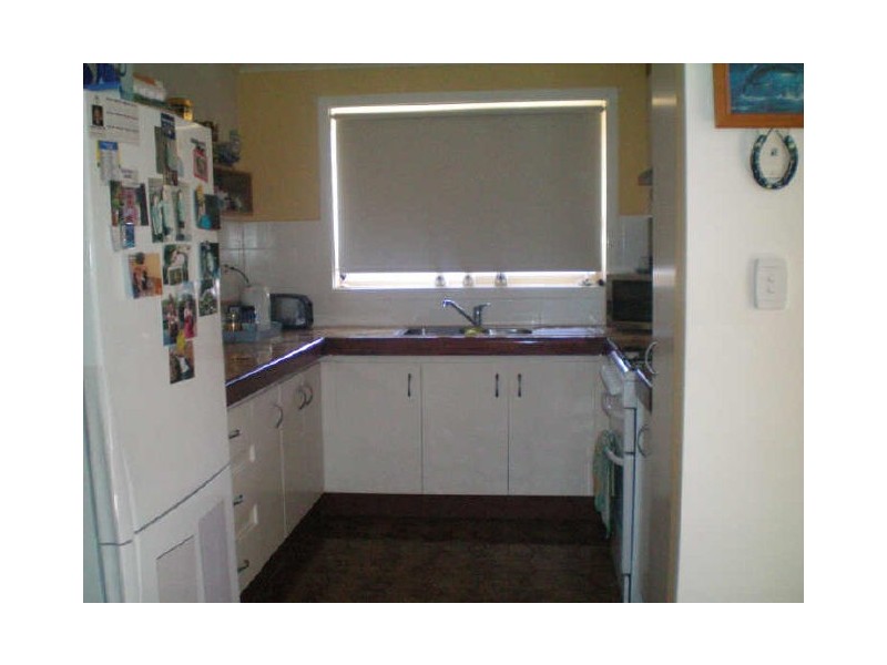 2/11 Burns Way, Delahey VIC 3037