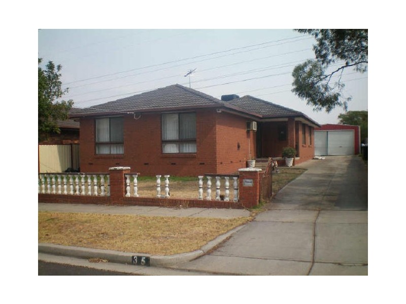 35 Leighton Crescent, Deer Park VIC 3023