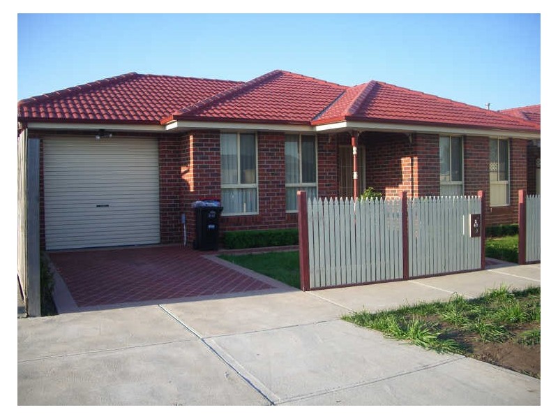 2/42 Allenby Road, Hillside VIC 3037