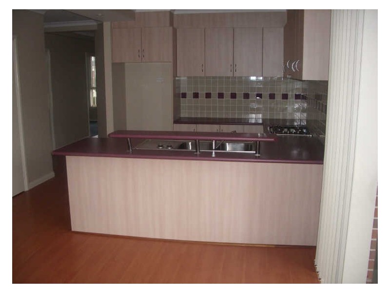 2/42 Allenby Road, Hillside VIC 3037