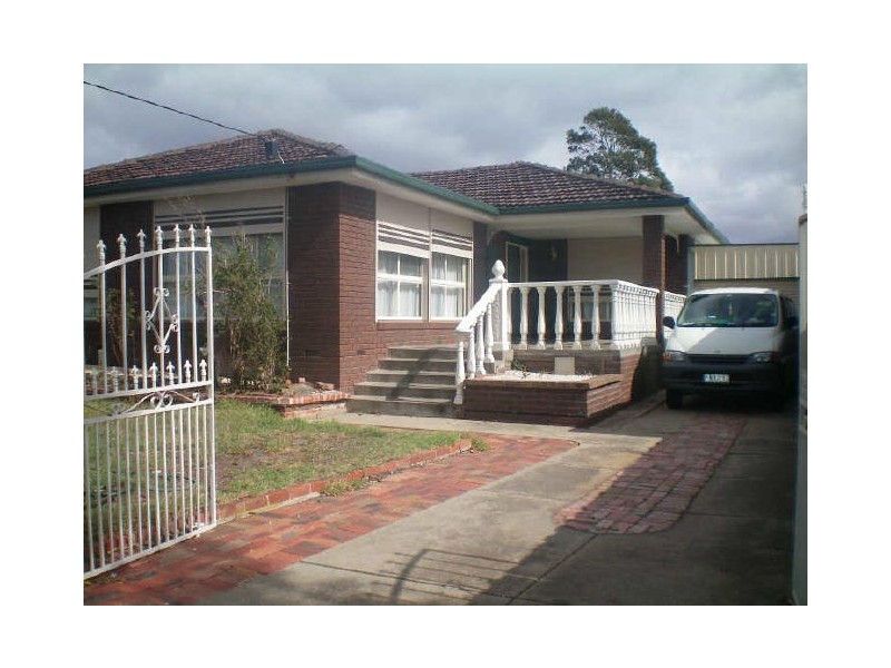 13 Cromwell Road, Kings Park VIC 3021