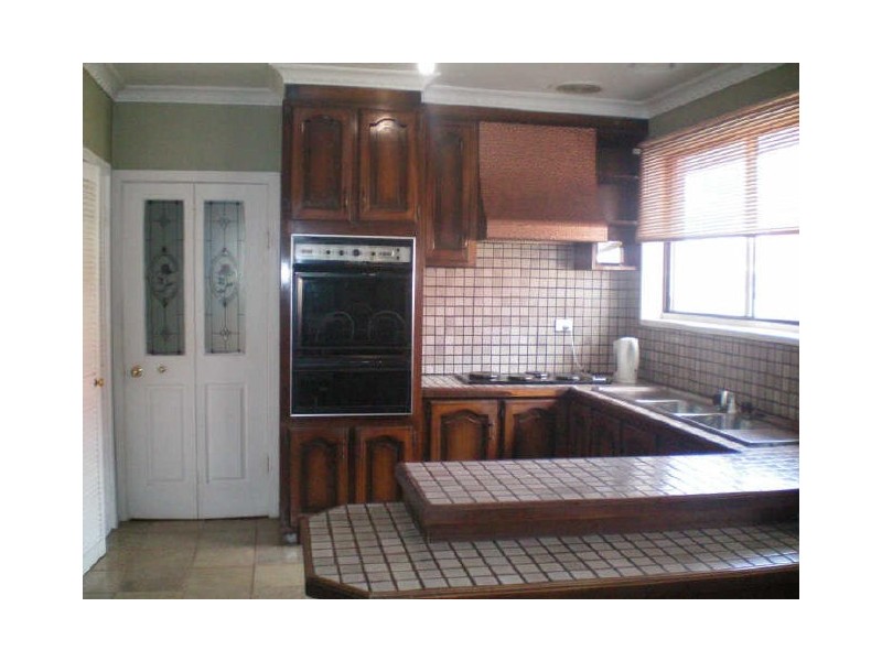 13 Cromwell Road, Kings Park VIC 3021