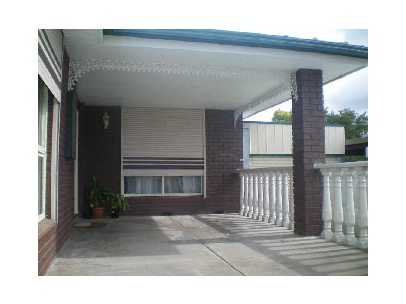 13 Cromwell Road, Kings Park VIC 3021