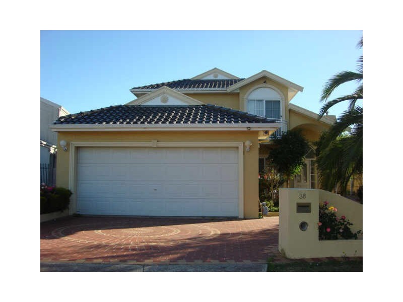 38 Reed Crescent, Taylors Lakes VIC 3038