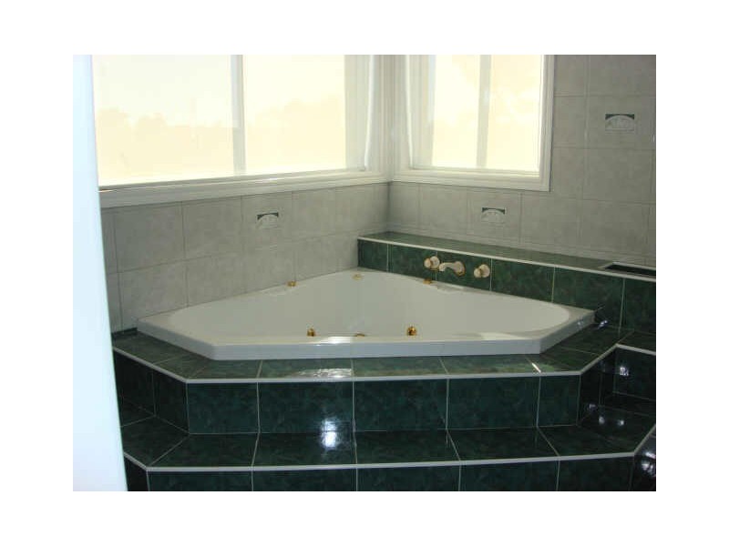 38 Reed Crescent, Taylors Lakes VIC 3038