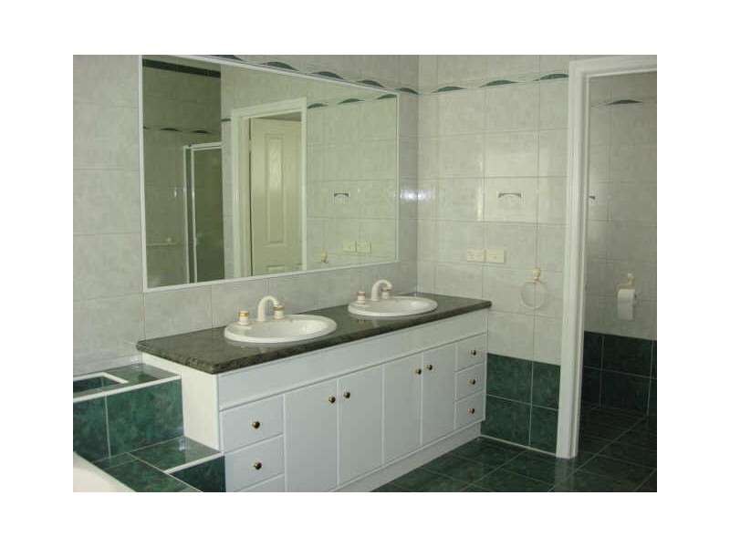 38 Reed Crescent, Taylors Lakes VIC 3038