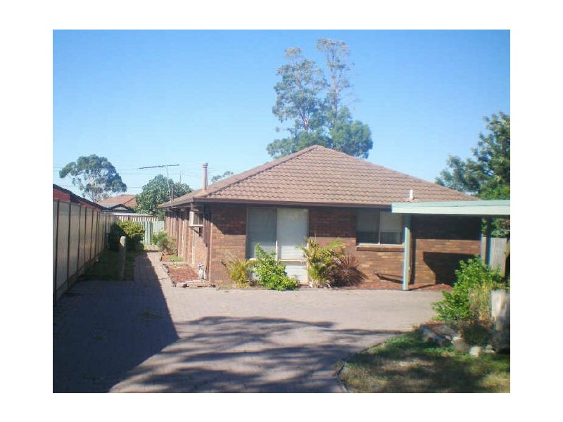 2/11 Burns Way, Delahey VIC 3037