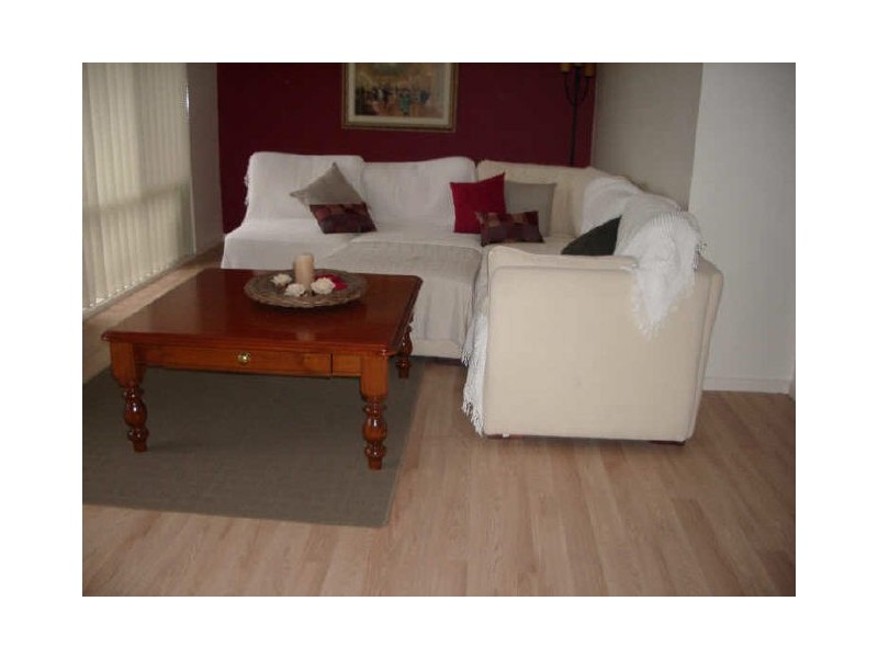 2/11 Burns Way, Delahey VIC 3037