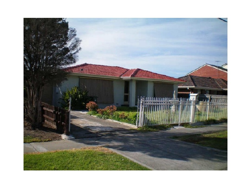 6 Braeswood Road, Kings Park VIC 3021