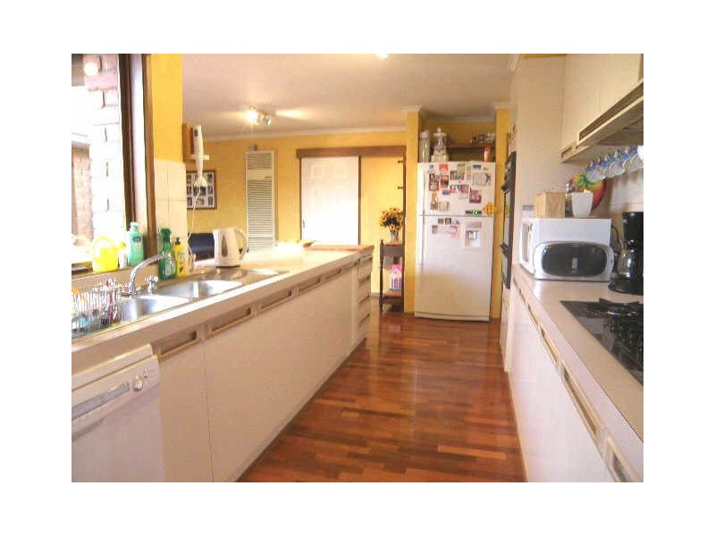 10 Poltava Walk, Delahey VIC 3037