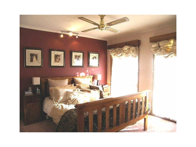 10 Poltava Walk, Delahey VIC 3037