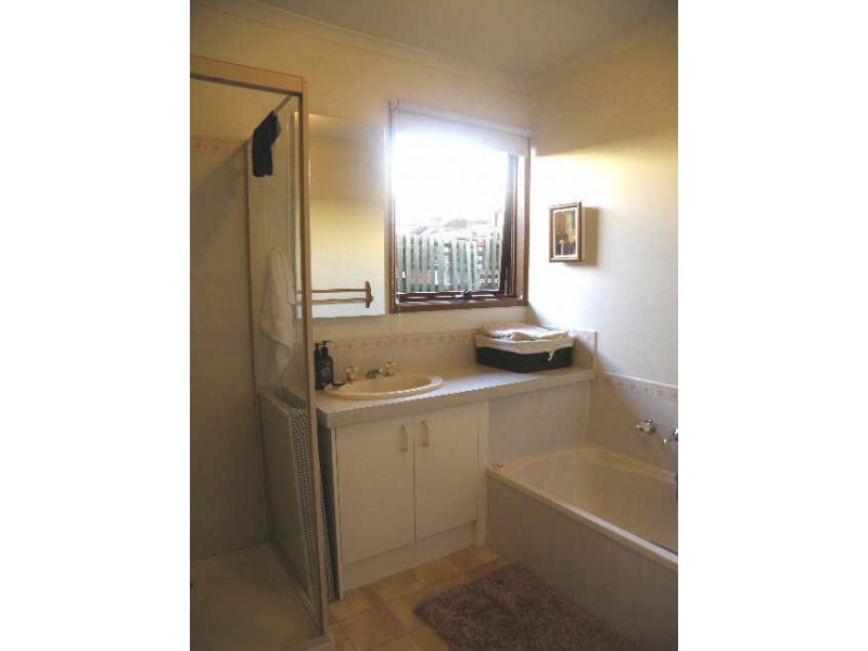 10 Poltava Walk, Delahey VIC 3037