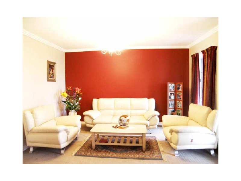 13 Wells Ave, Taylors Hill VIC 3037