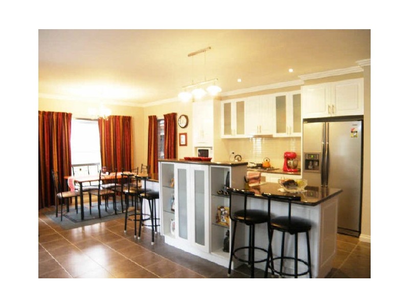 13 Wells Ave, Taylors Hill VIC 3037