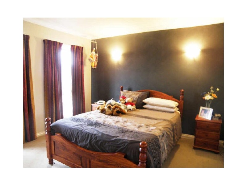 13 Wells Ave, Taylors Hill VIC 3037