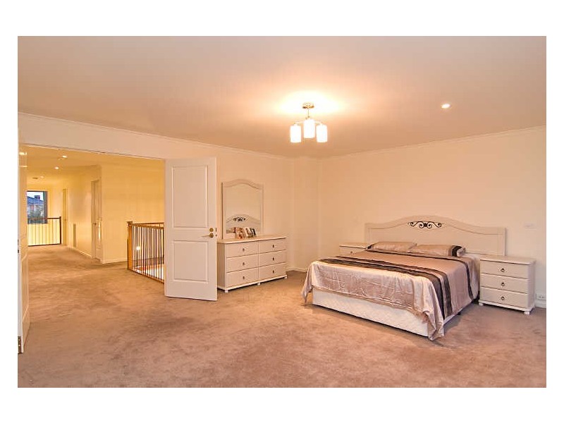 8 Roseleigh Boulevard, Sydenham VIC 3037