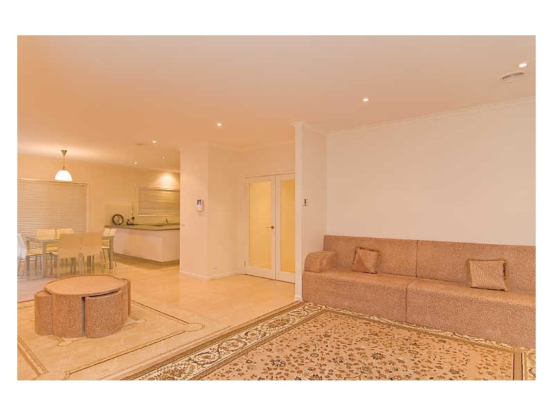 8 Roseleigh Boulevard, Sydenham VIC 3037