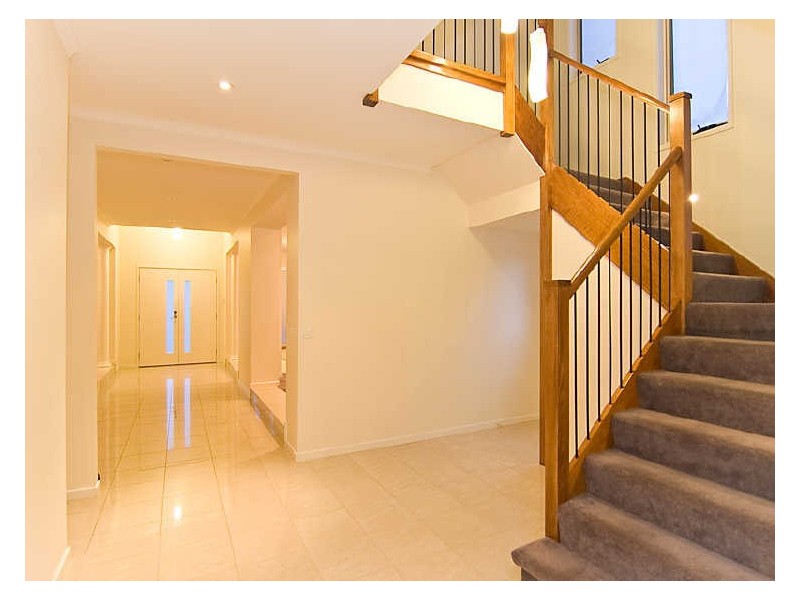 8 Roseleigh Boulevard, Sydenham VIC 3037