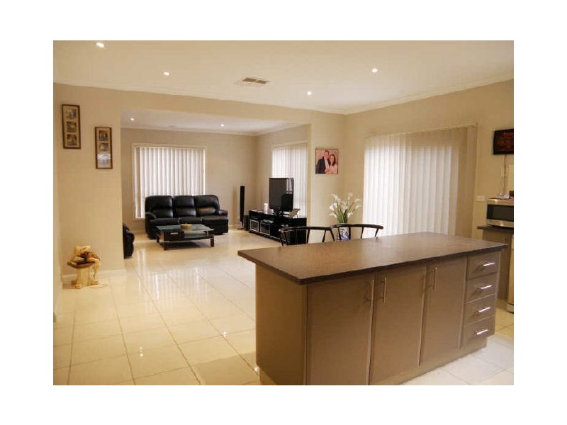 18 Cunningham Chase, Burnside Heights VIC 3023