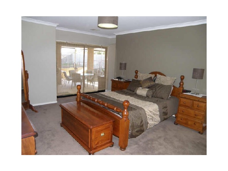 5 Wendover Crescent, Hillside VIC 3037