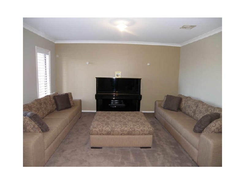 5 Wendover Crescent, Hillside VIC 3037