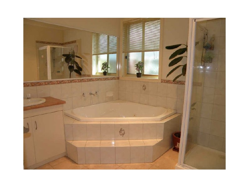 5 Tannaroo Crescent, Delahey VIC 3037