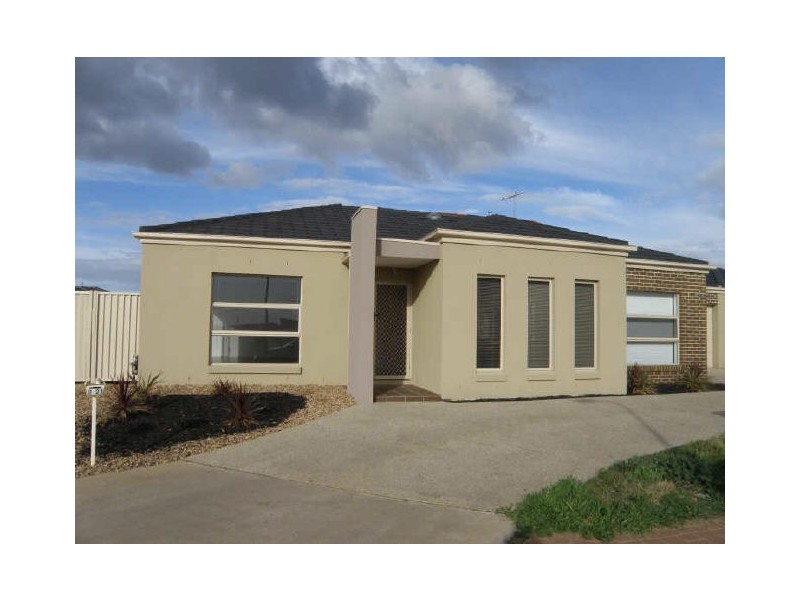 1/21 Jade Way, Hillside VIC 3037