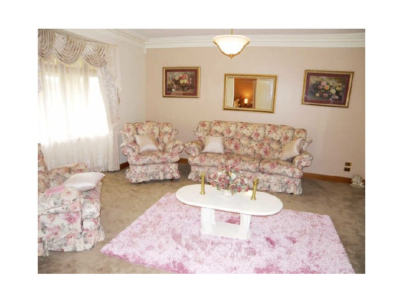 10 Imperial Court, Hillside VIC 3037