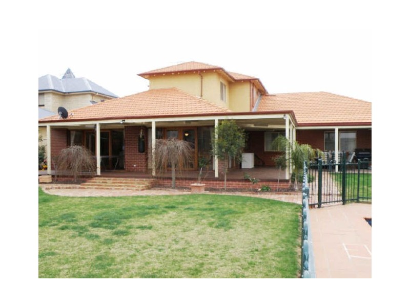 10 Imperial Court, Hillside VIC 3037