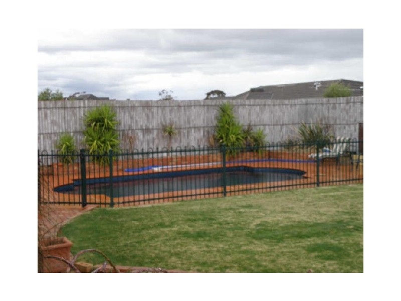 10 Imperial Court, Hillside VIC 3037