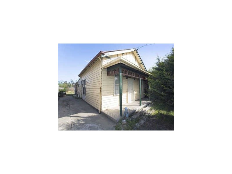 99 Station Rd, Deer Park VIC 3023