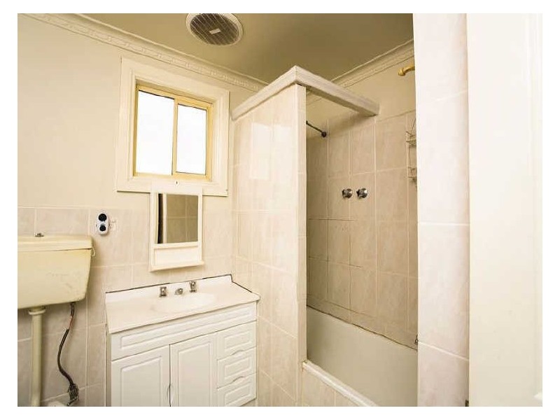 99 Station Rd, Deer Park VIC 3023