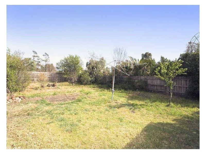99 Station Rd, Deer Park VIC 3023