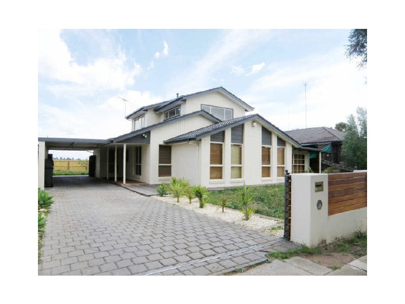 51 Carbine Way, Keilor Downs VIC 3038