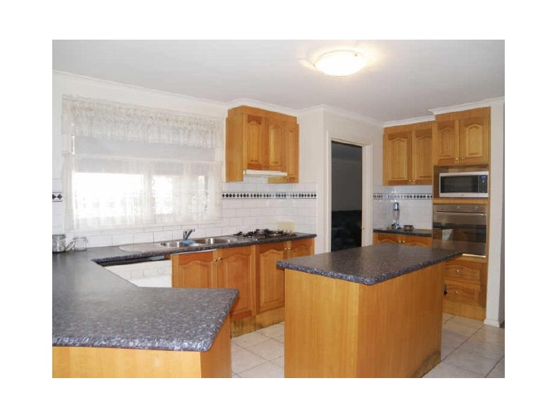 15 Orion Close, Taylors Lakes VIC 3038