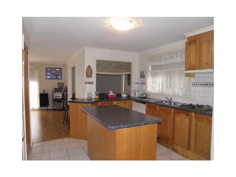 15 Orion Close, Taylors Lakes VIC 3038