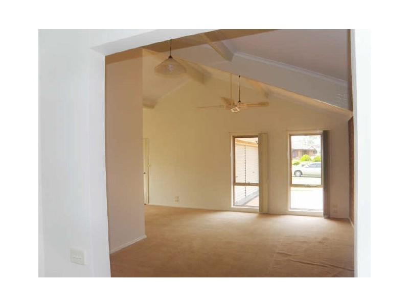 7 Brennan Court, Sydenham VIC 3037