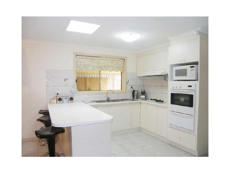 2 Fescue Place, Delahey VIC 3037