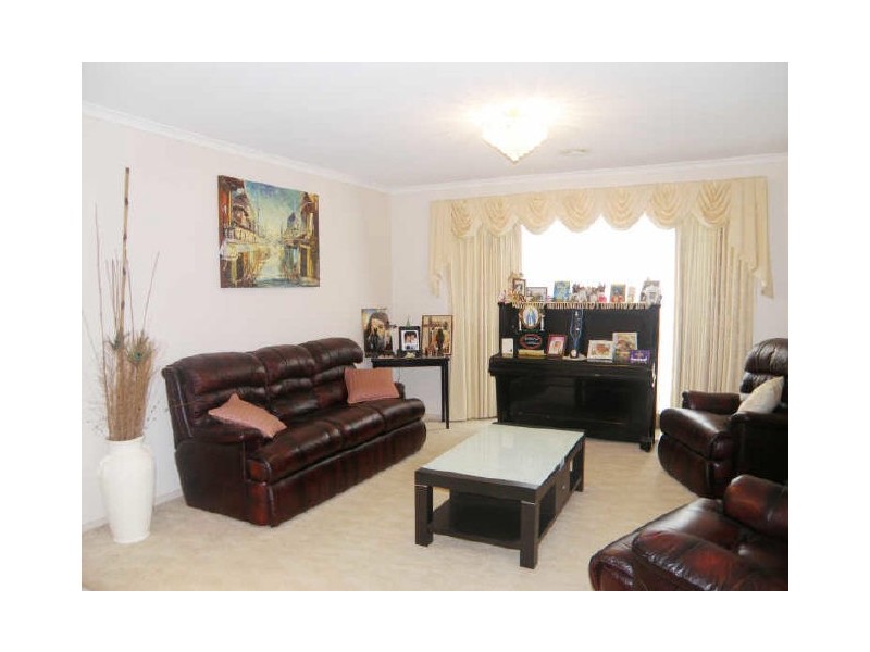 2 Fescue Place, Delahey VIC 3037