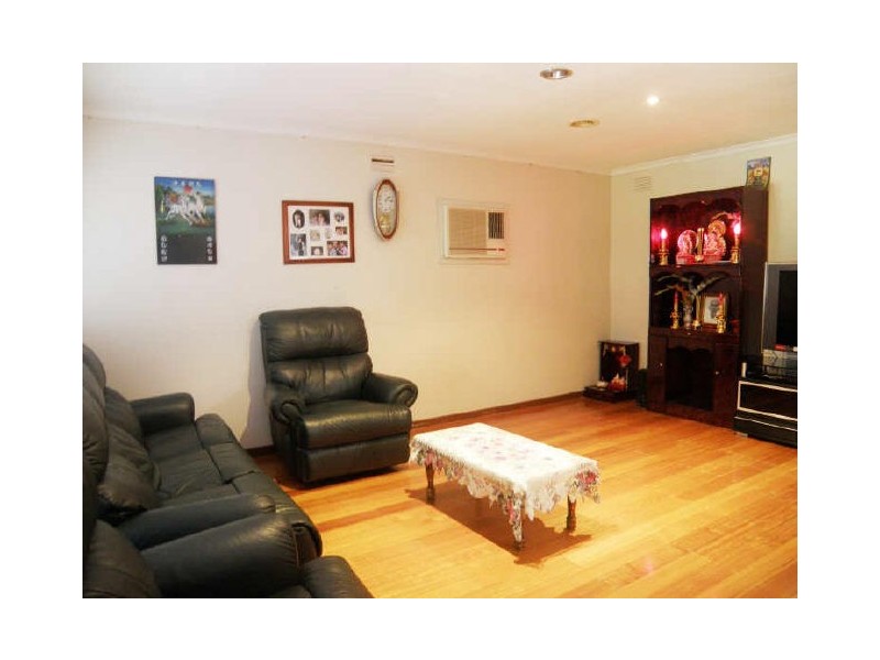 21 Douglas Avenue, St Albans VIC 3021