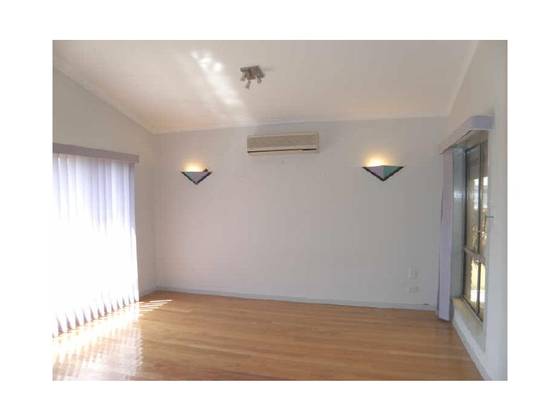 39 Kingdom Ave, Kings Park VIC 3021