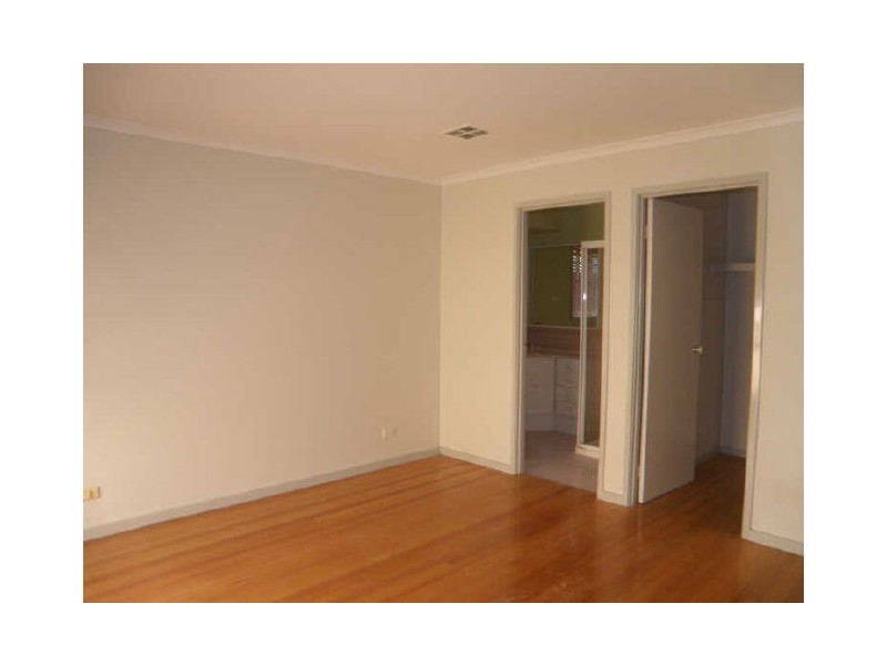 39 Kingdom Ave, Kings Park VIC 3021