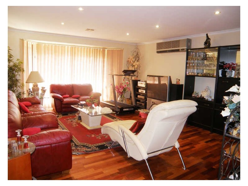 7 Burns Way, Delahey VIC 3037