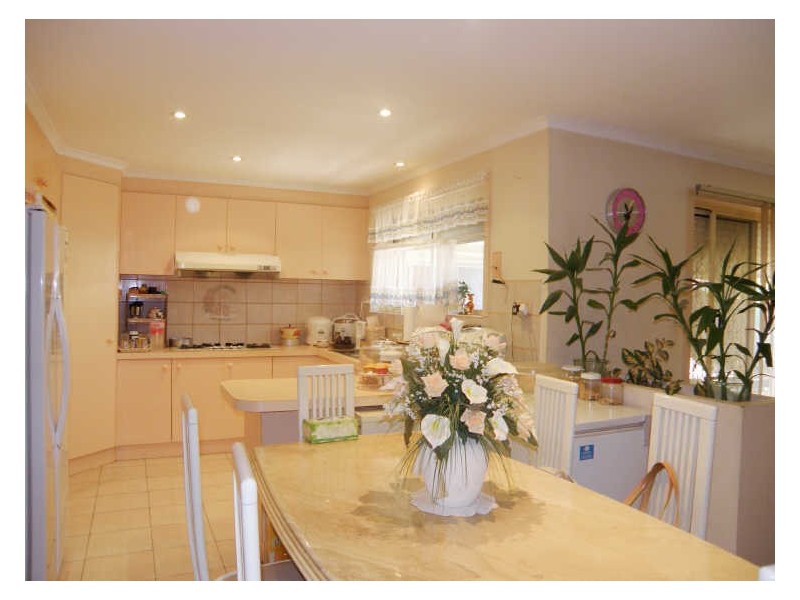 7 Burns Way, Delahey VIC 3037