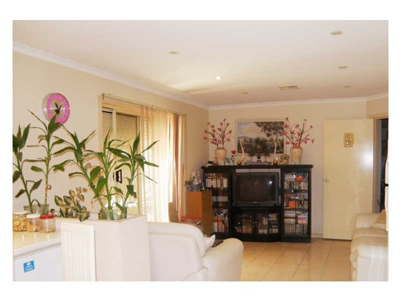 7 Burns Way, Delahey VIC 3037