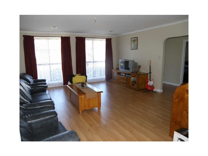 94 Kinterbury Drive, Kings Park VIC 3021