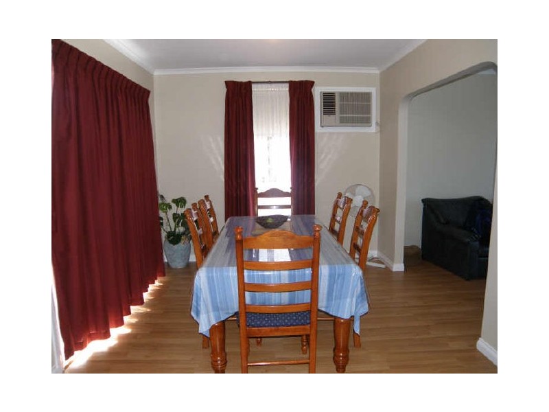 94 Kinterbury Drive, Kings Park VIC 3021