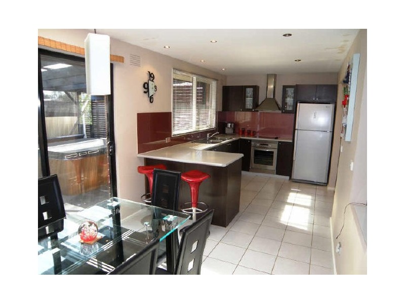 25 Tarana Crescent, Kings Park VIC 3021