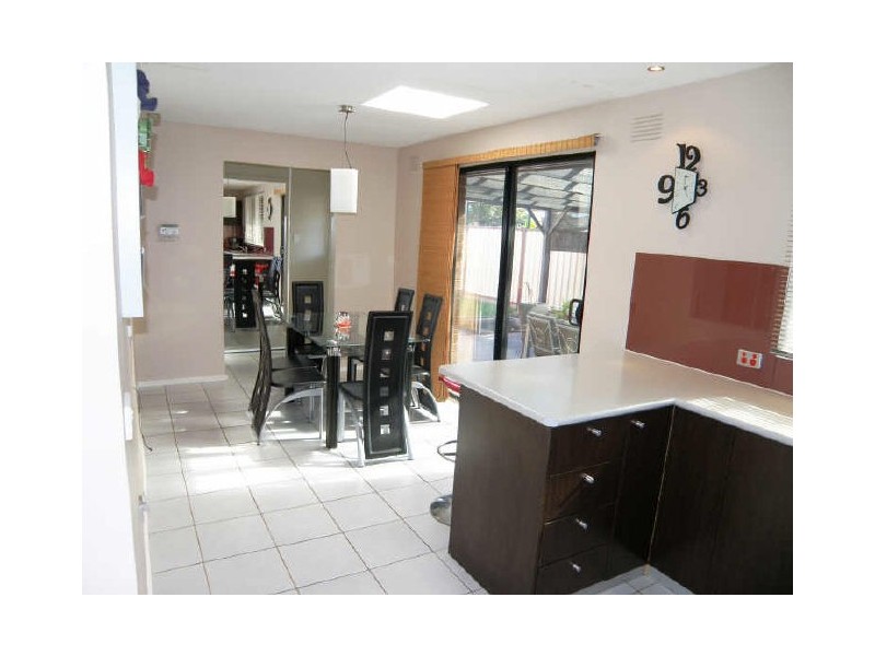 25 Tarana Crescent, Kings Park VIC 3021