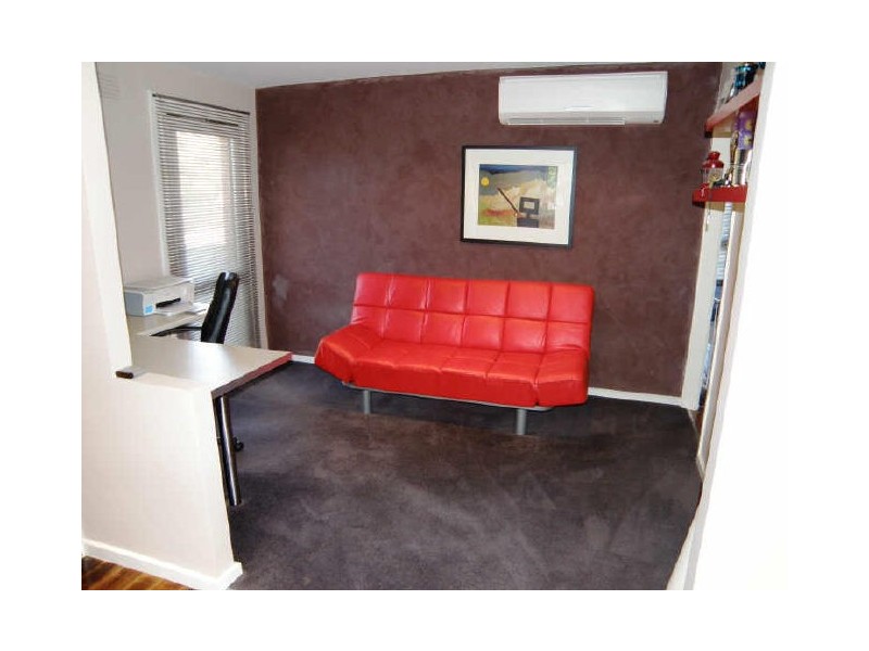 25 Tarana Crescent, Kings Park VIC 3021